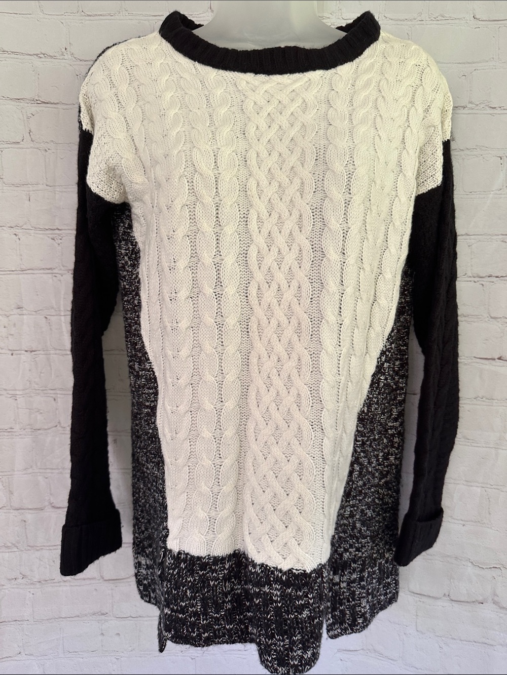 Romeo & Juliet Couture Cable-Knit Colorblock Sweater - Black & White S
